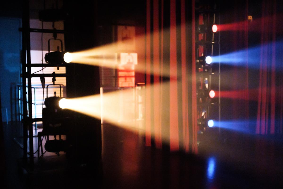 Unsplash - spotlights 